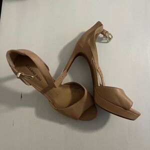 Gianni Bini Nude Women's Heels